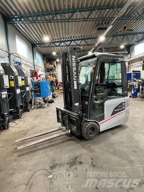 Nissan G1N1L20Q Електрически вилични кари-повдигачи