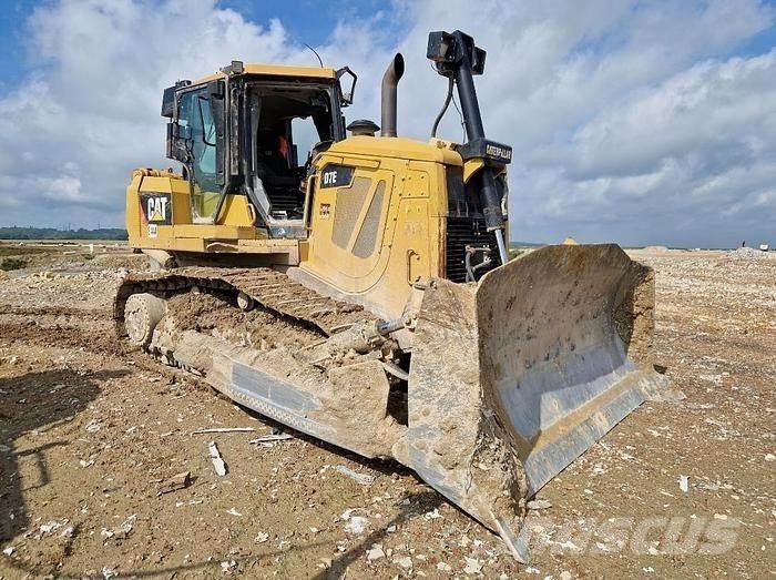 CAT D7E Верижни булдозери
