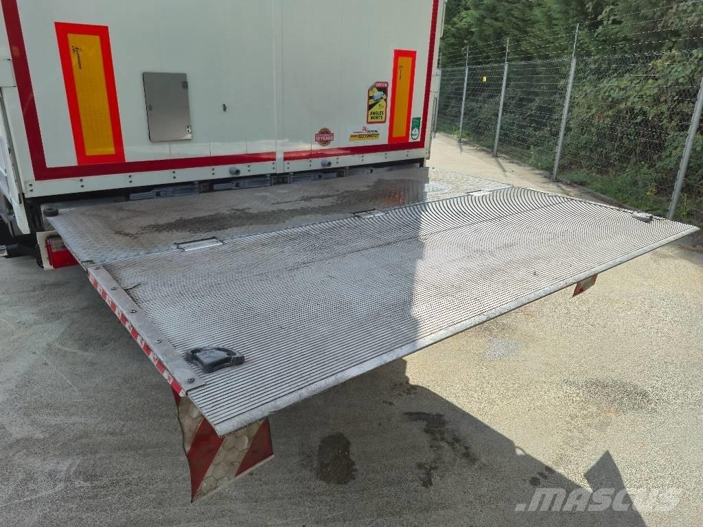 Kässbohrer Maxima Полуремаркета фургони

