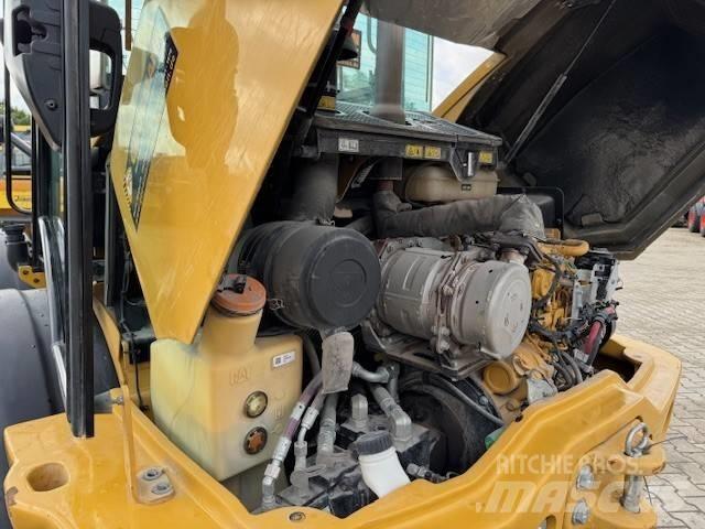 CAT 908 Колесни товарачи