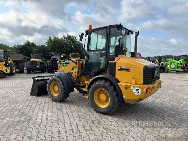 CAT 908 Колесни товарачи