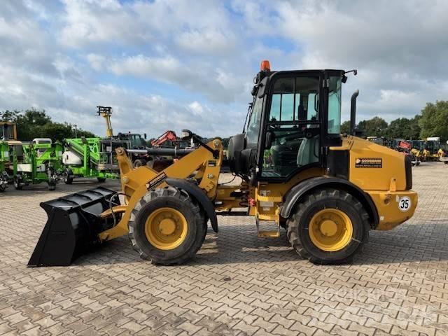 CAT 908 Колесни товарачи