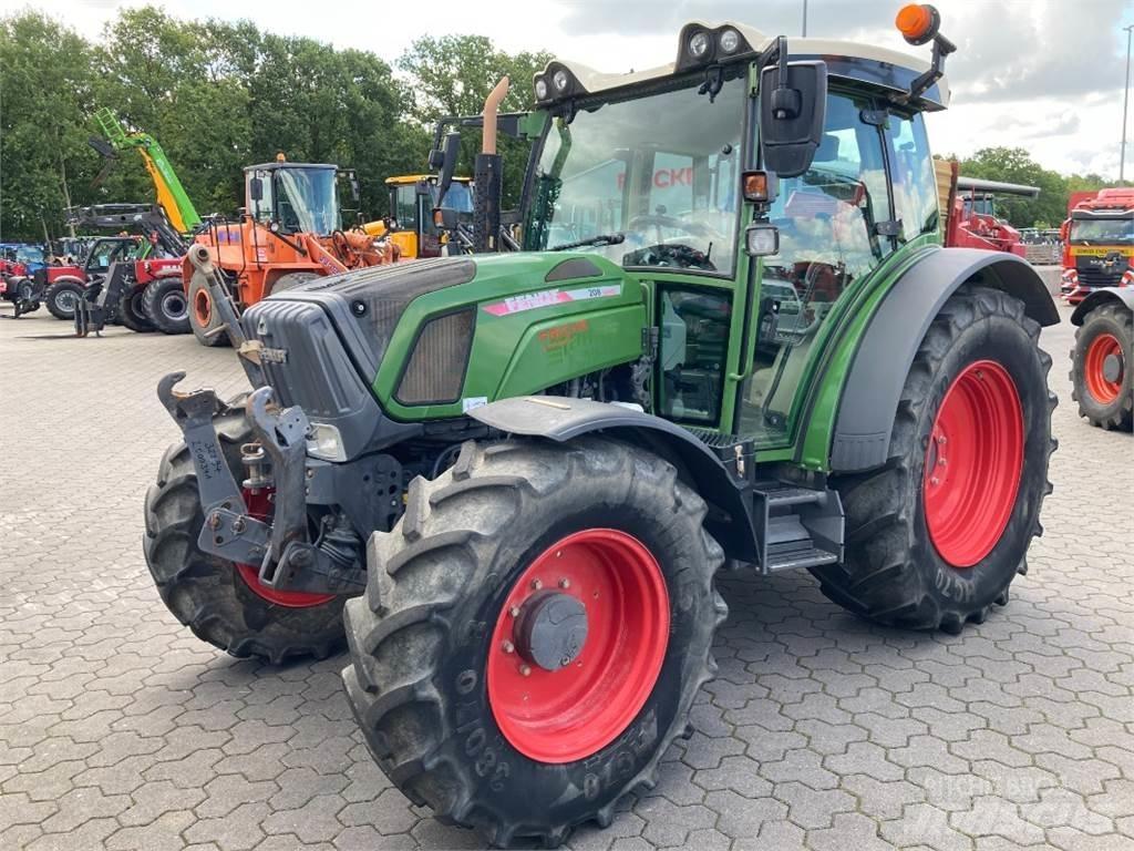 Fendt 208 Vario Трактори