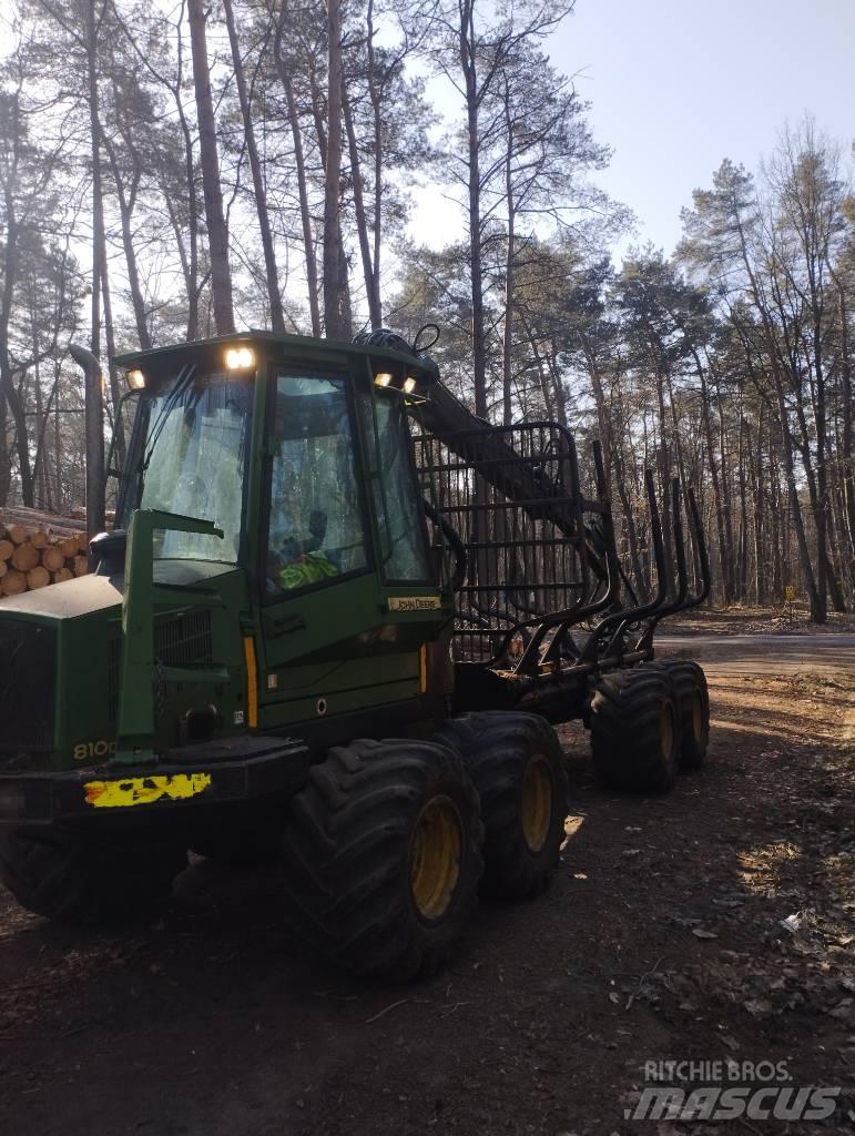 John Deere 810D Форуардери
