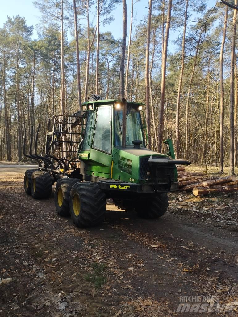 John Deere 810D Форуардери