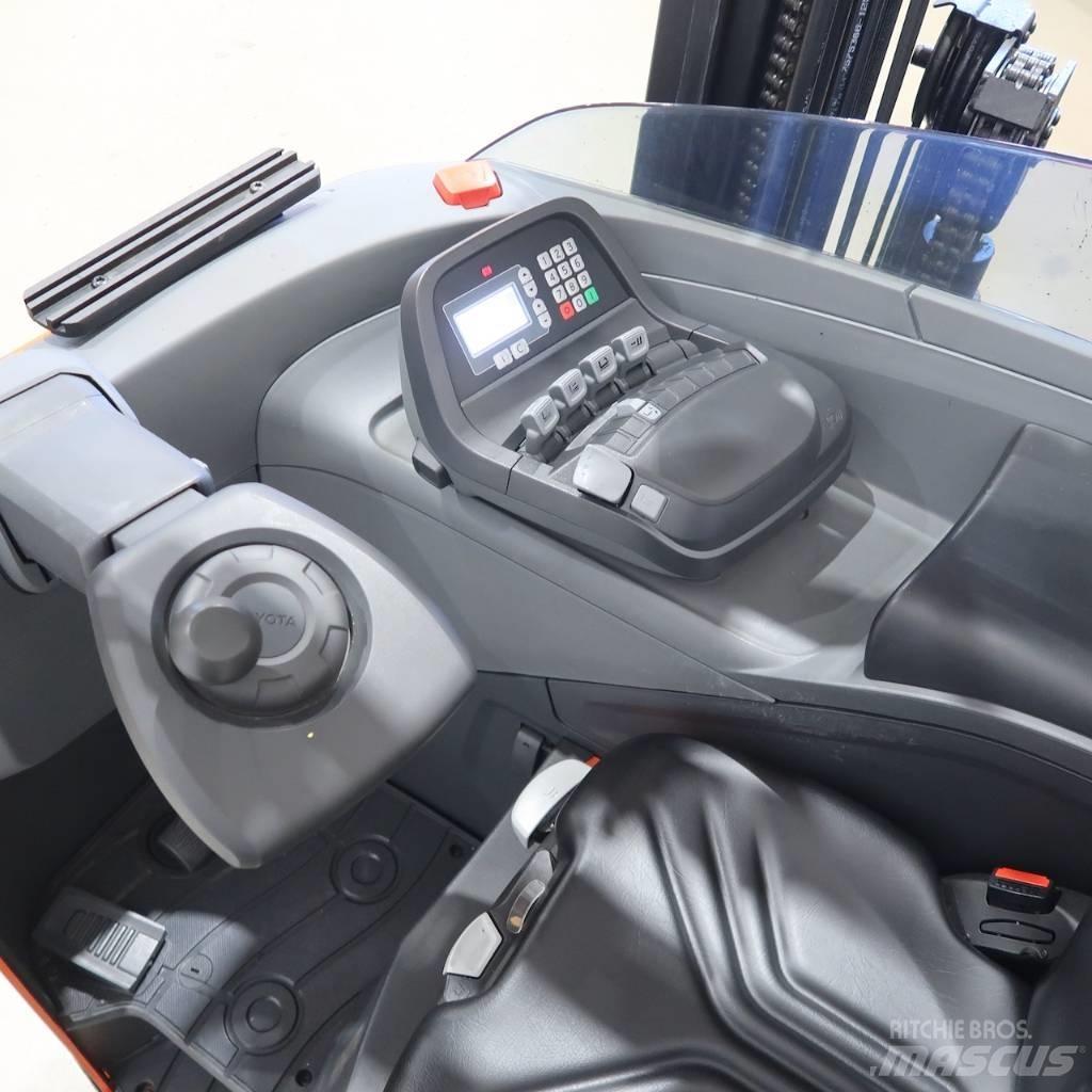 Toyota RRE140H Ретрак/ Високоповдигач с изместване на вилката напред