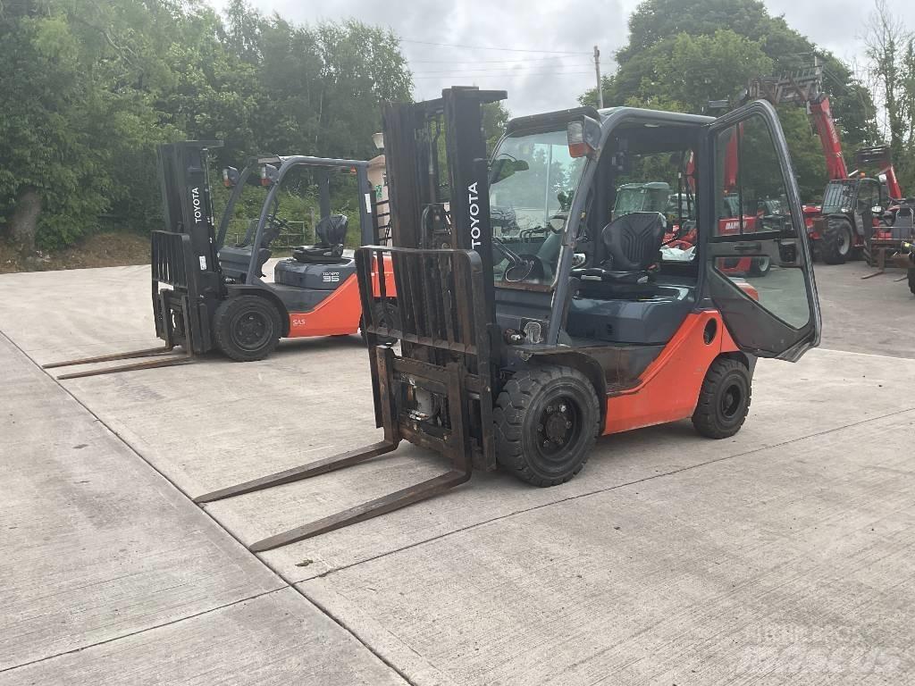 Toyota 02-8 FDF 30 Дизелови камиони
