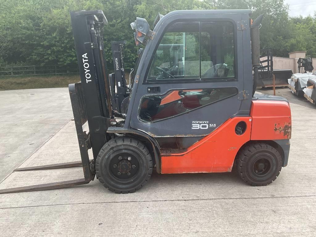 Toyota 02-8 FDF 30 Дизелови камиони