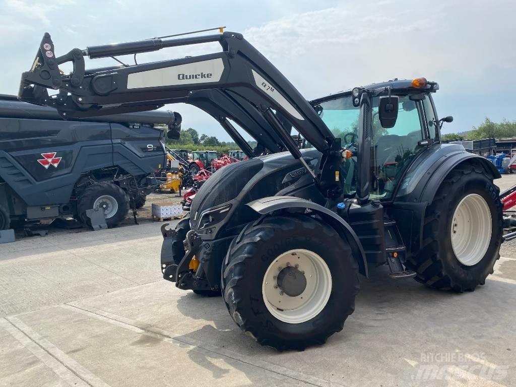 Valtra T214 Versu Трактори