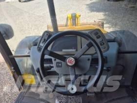 Fermec 960 Товарач със заден ексватор