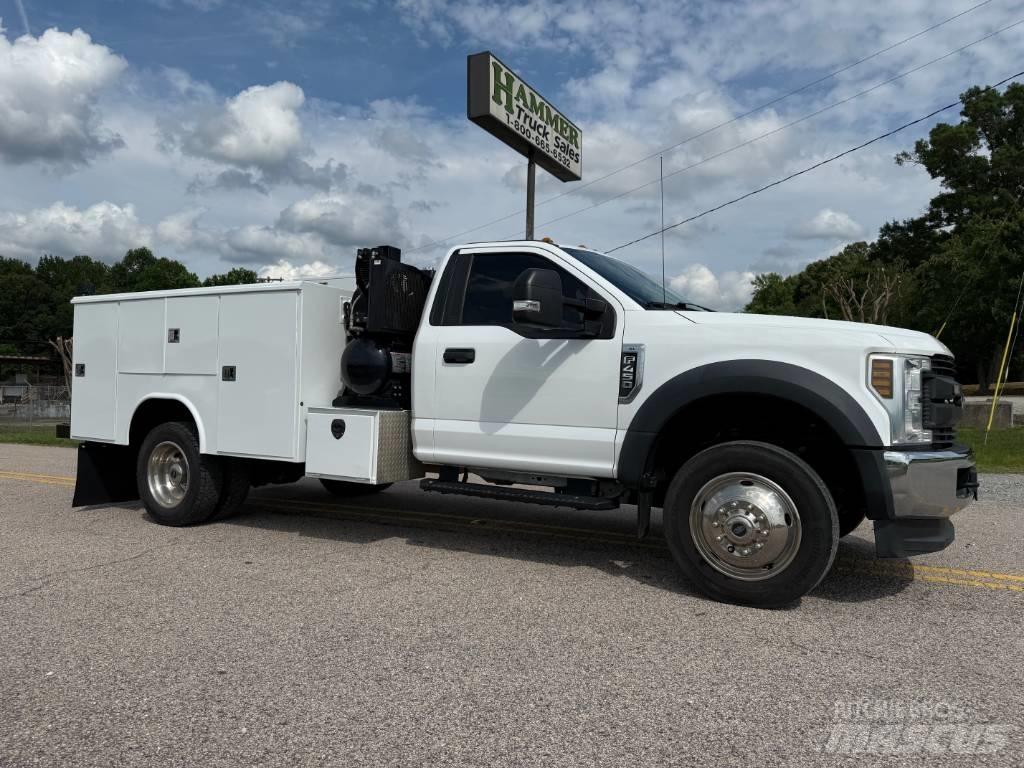 Ford F 450 Общински/универсални превозни средства
