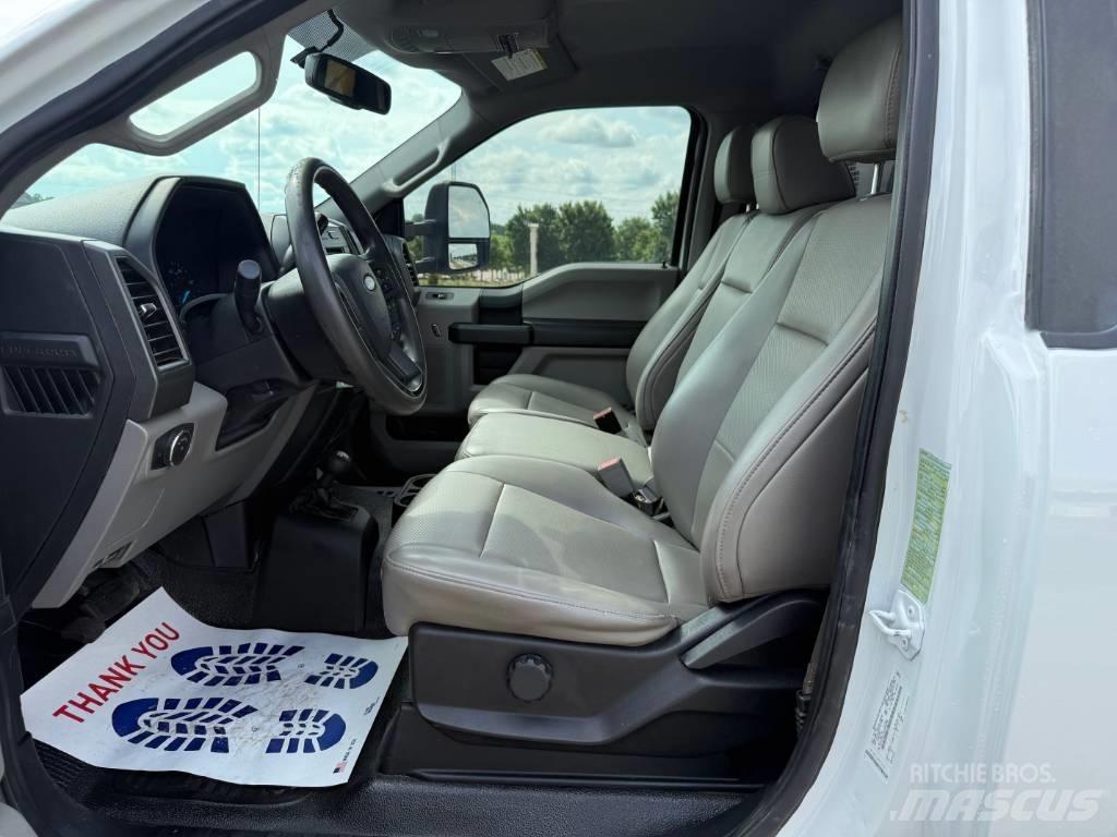 Ford F 450 Общински/универсални превозни средства
