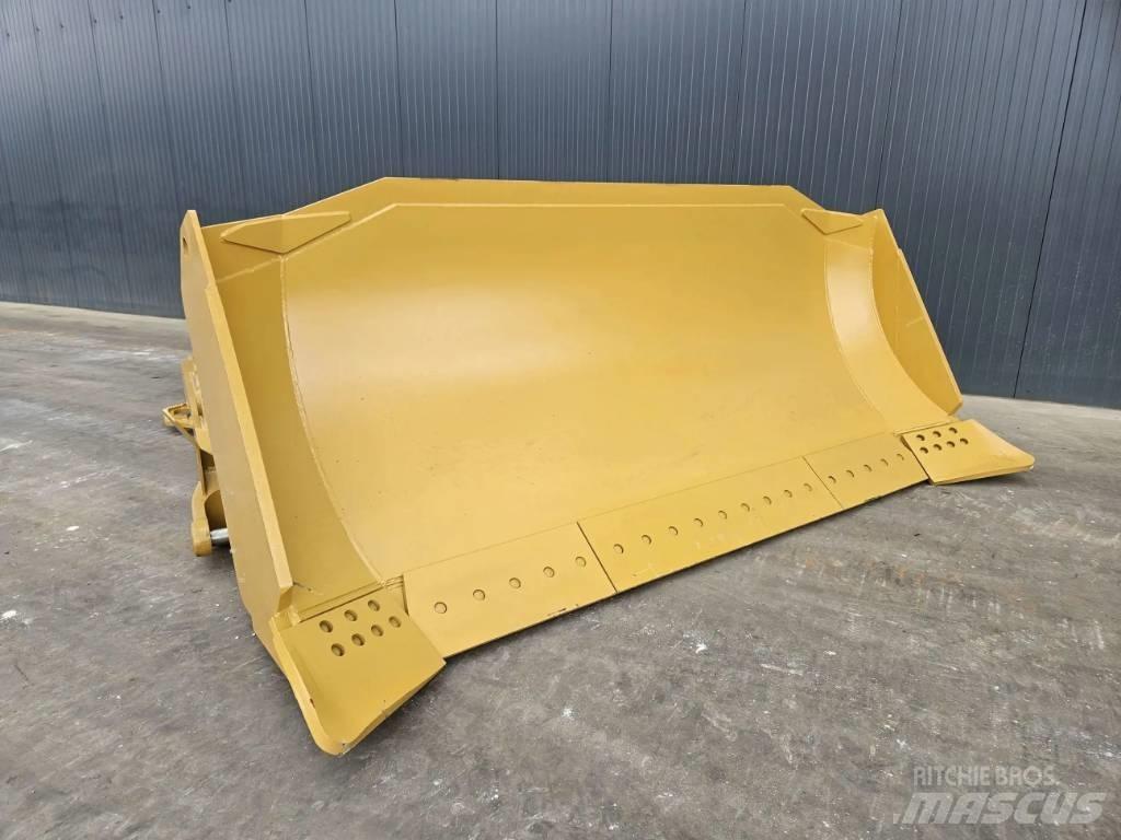 CAT D8R Остриета
