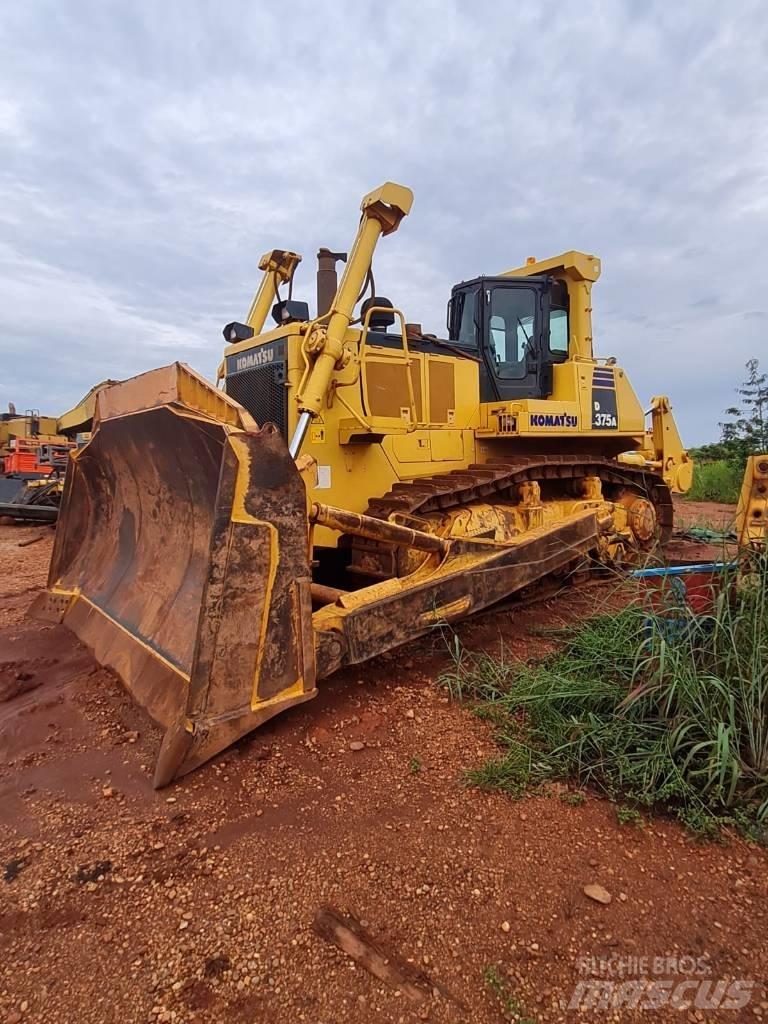 Komatsu D 375 A Верижни булдозери
