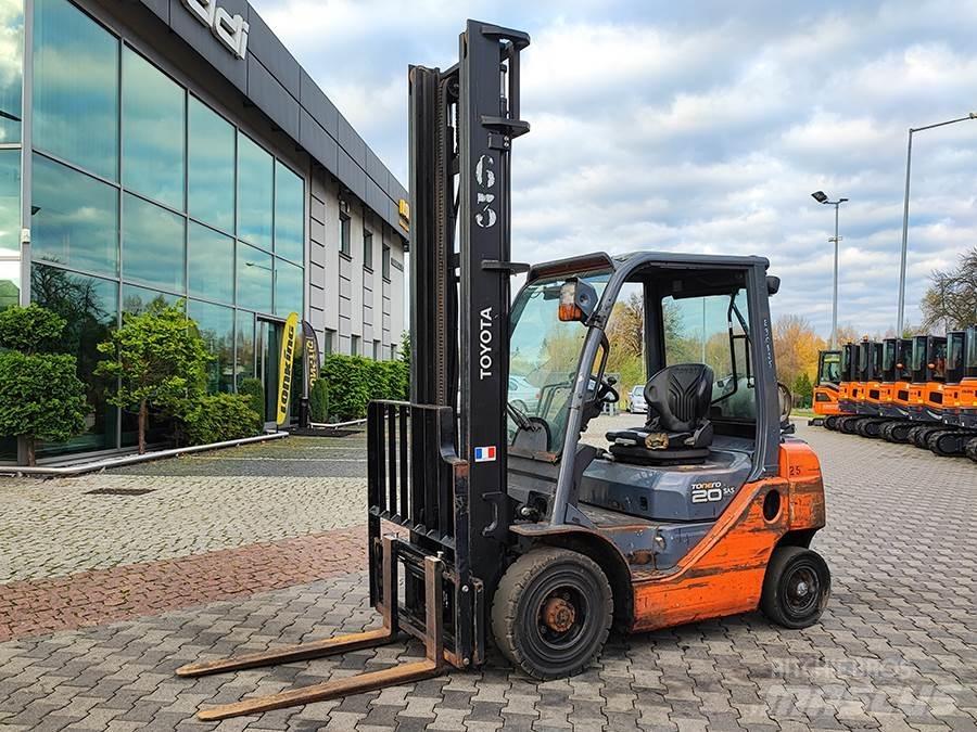 Toyota 02-8FGF20 Камиони с АГУ