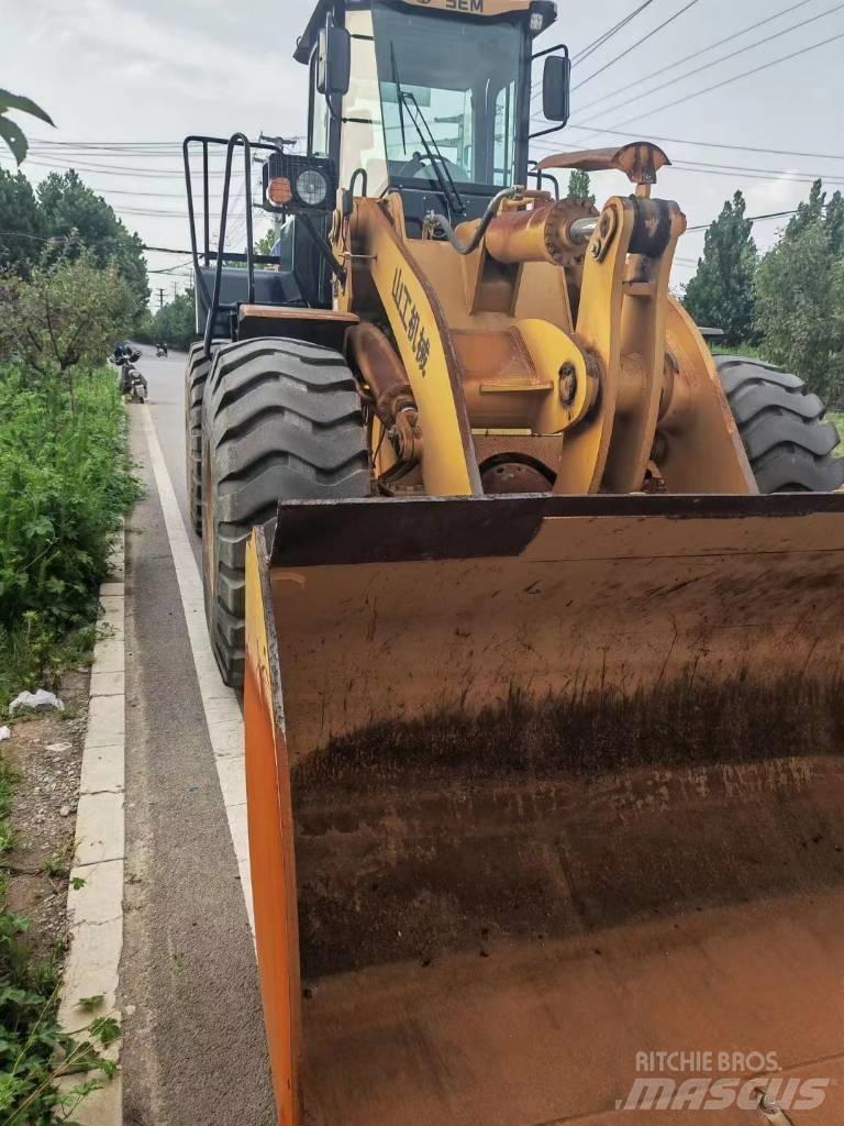 SEM 655D Колесни товарачи