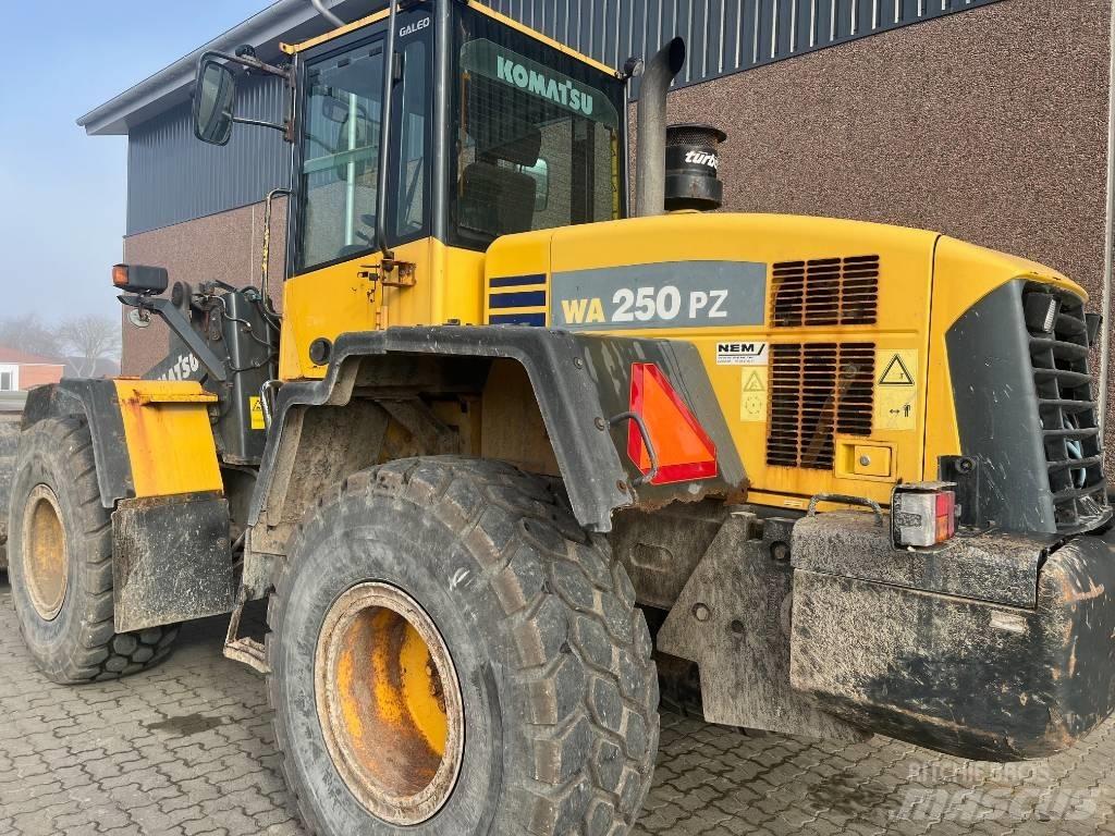 Komatsu WA 250 PZ-5 Колесни товарачи