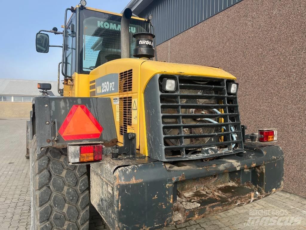 Komatsu WA 250 PZ-5 Колесни товарачи