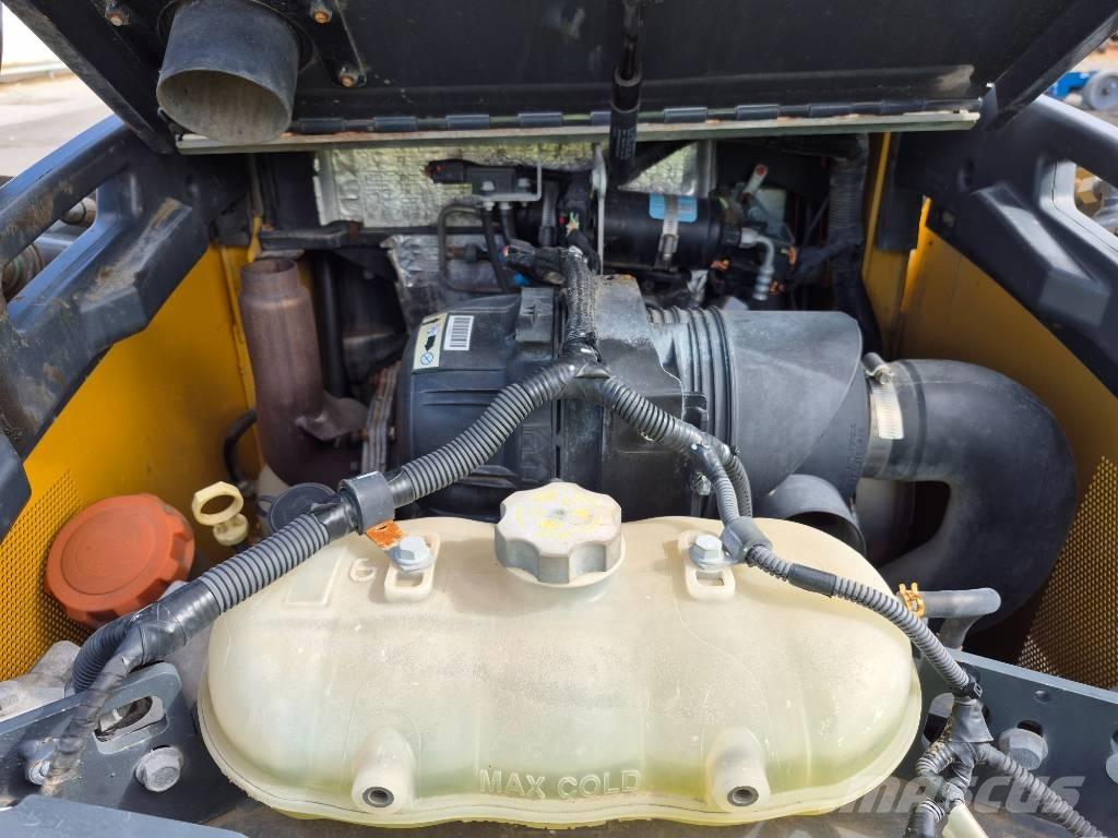 John Deere 320 Мини товарачи
