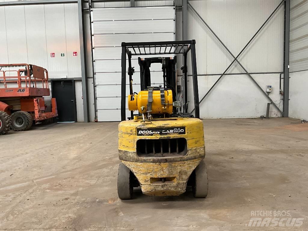 Doosan G 25 P-3 Камиони с АГУ