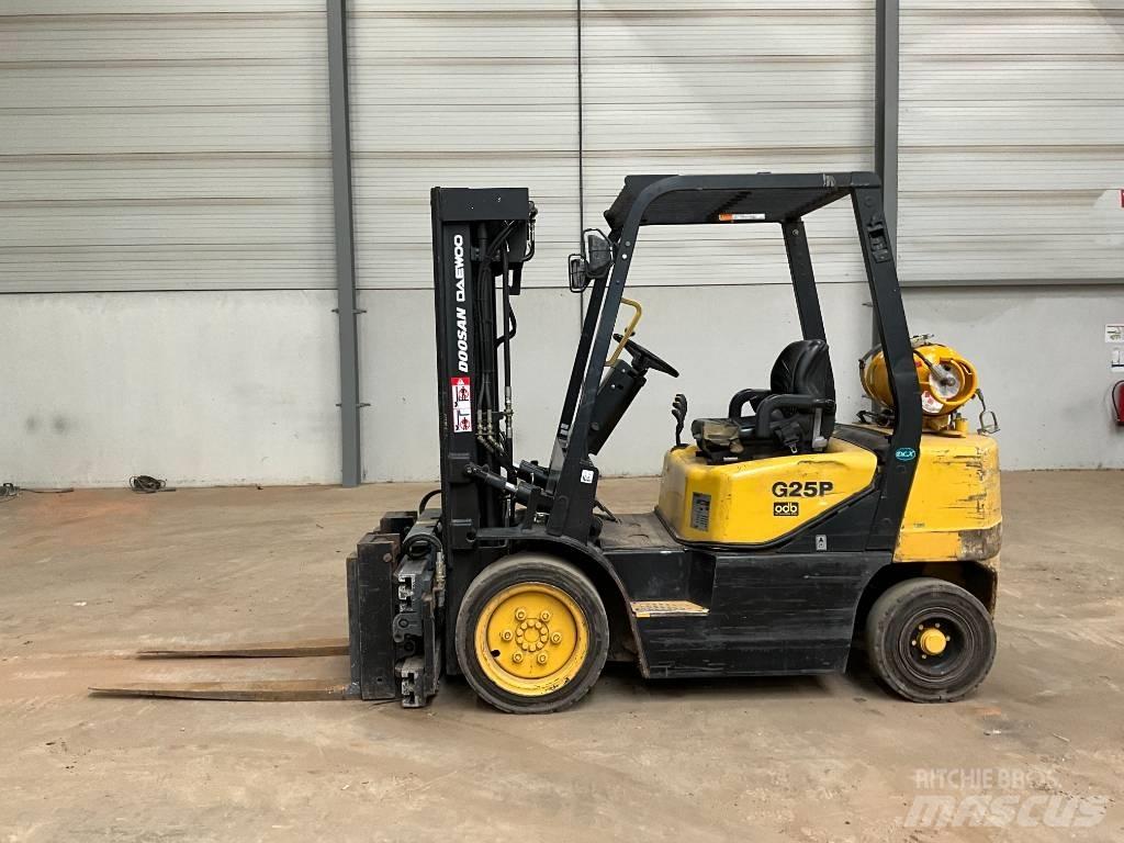 Doosan G 25 P-3 Камиони с АГУ