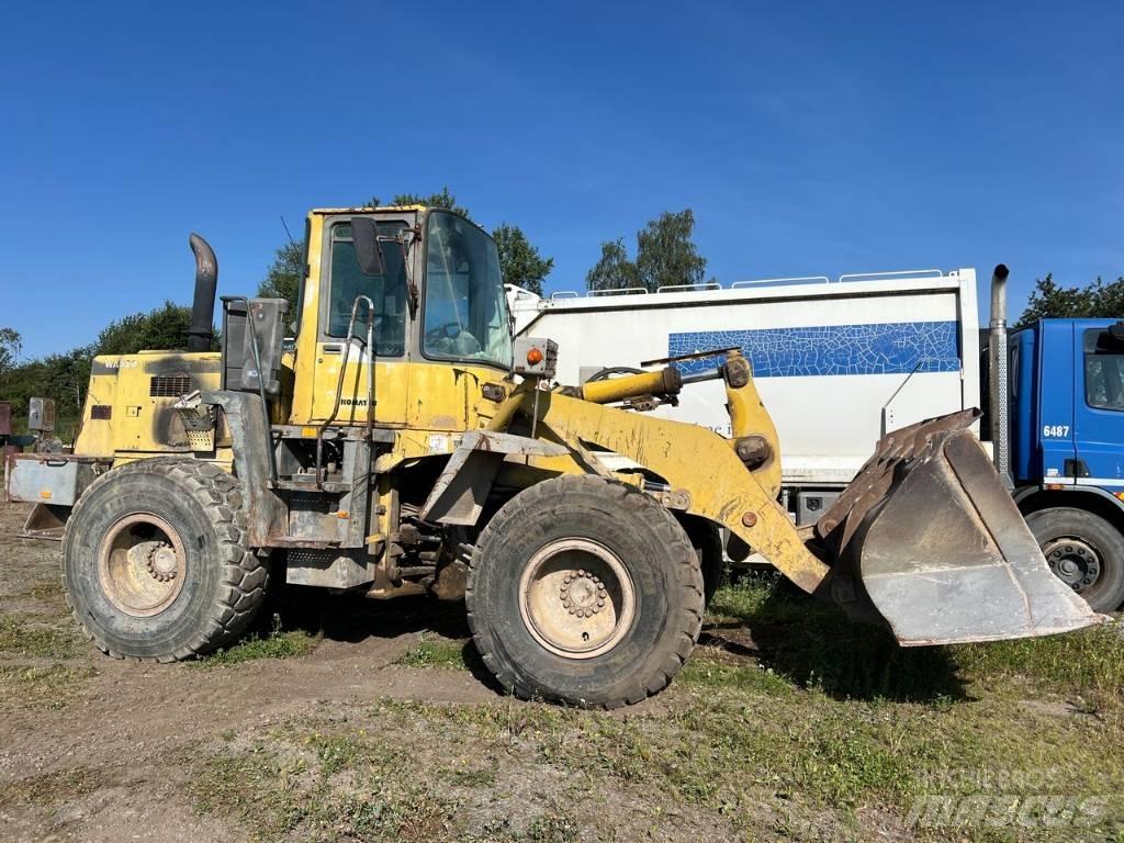 Komatsu WA 320 Колесни товарачи