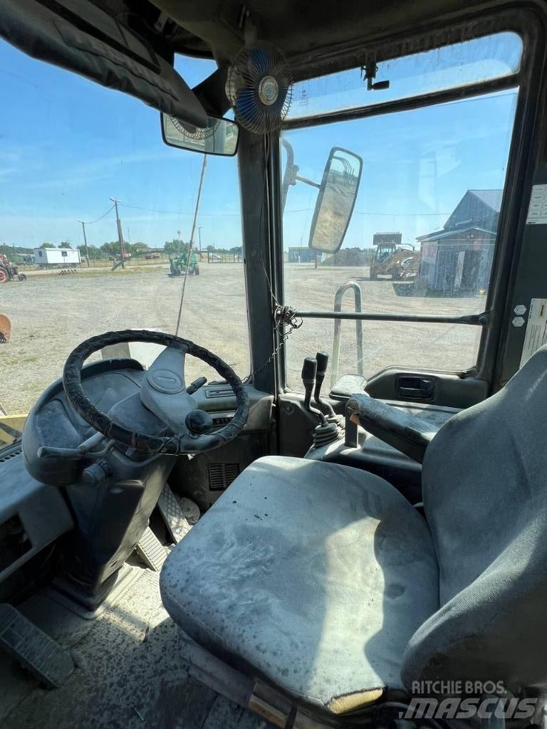 Komatsu WA 320 Колесни товарачи