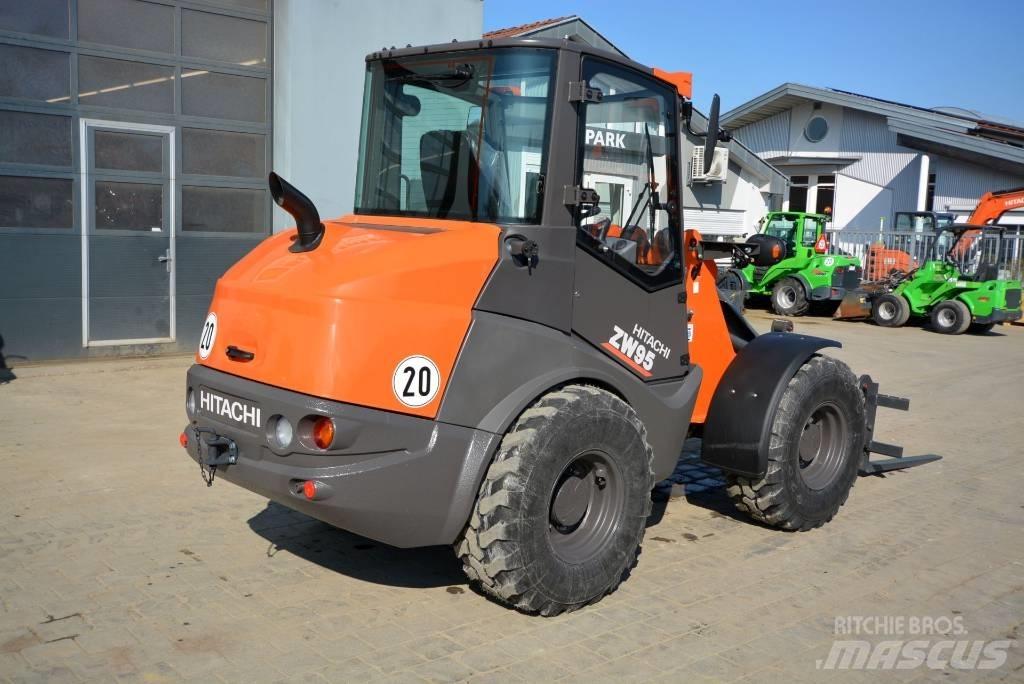 Hitachi ZW 95-6 C Колесни товарачи