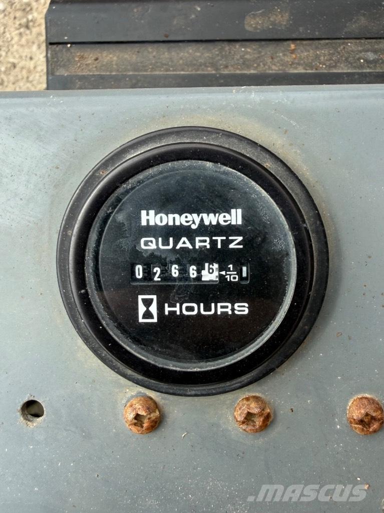 SkyJack SJ 4632 Ножични работни платформи