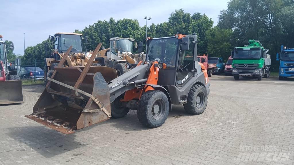 Hitachi ZW 75 Колесни товарачи