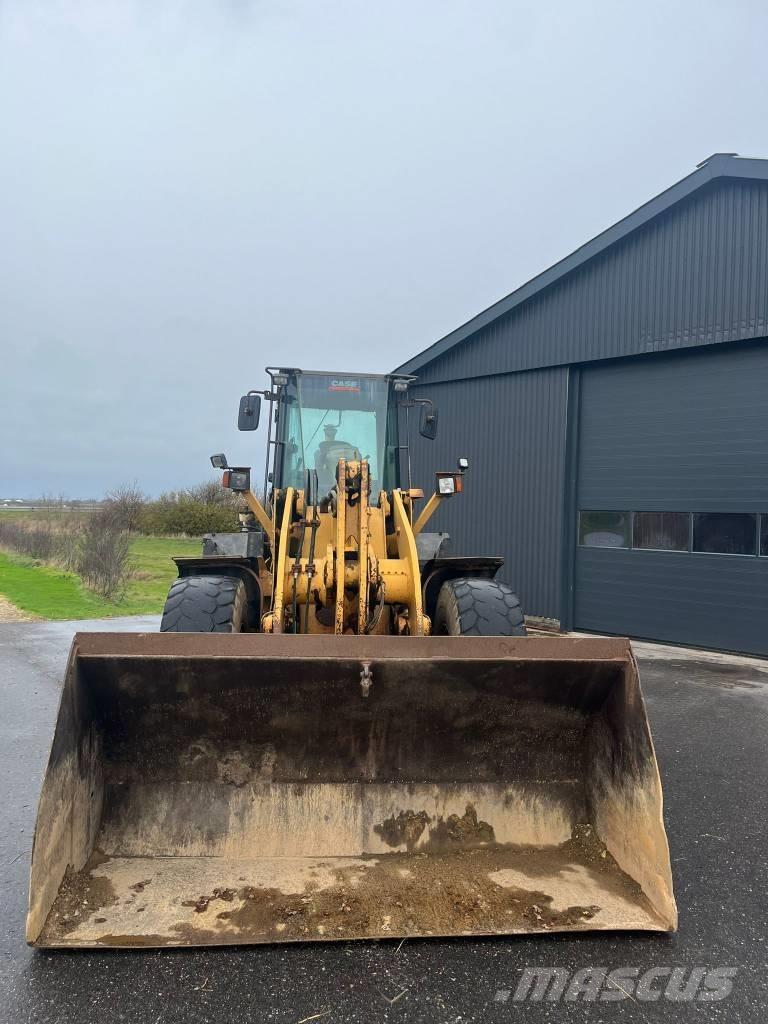 CASE 721 D Колесни товарачи