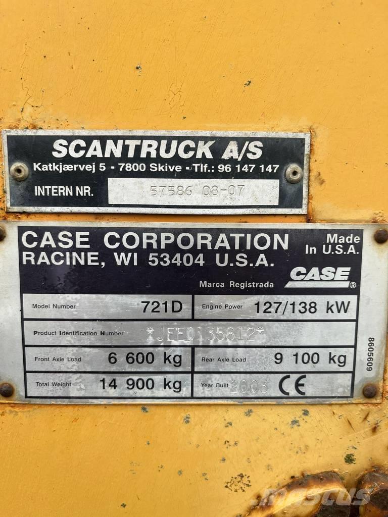 CASE 721 D Колесни товарачи