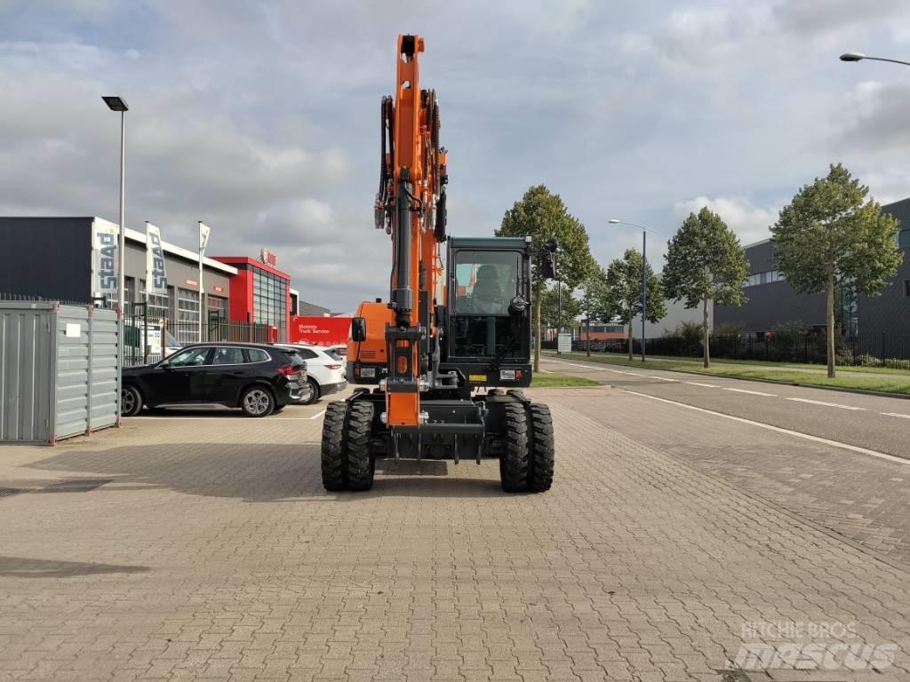 Develon DX100W-7 Колесни екскаватори