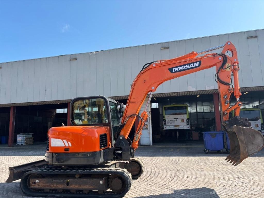 Doosan DX 80 R Средни екскаватори 7т - 12т