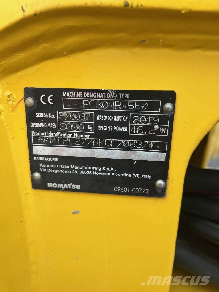 Komatsu PC80MR-5E0 Средни екскаватори 7т - 12т
