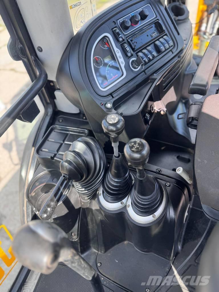 JCB 3 CX Super Товарач със заден ексватор