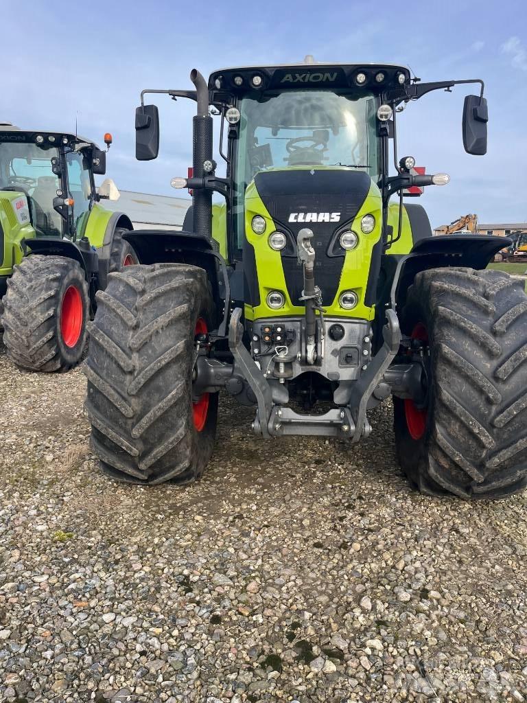 CLAAS AXION 870 Трактори