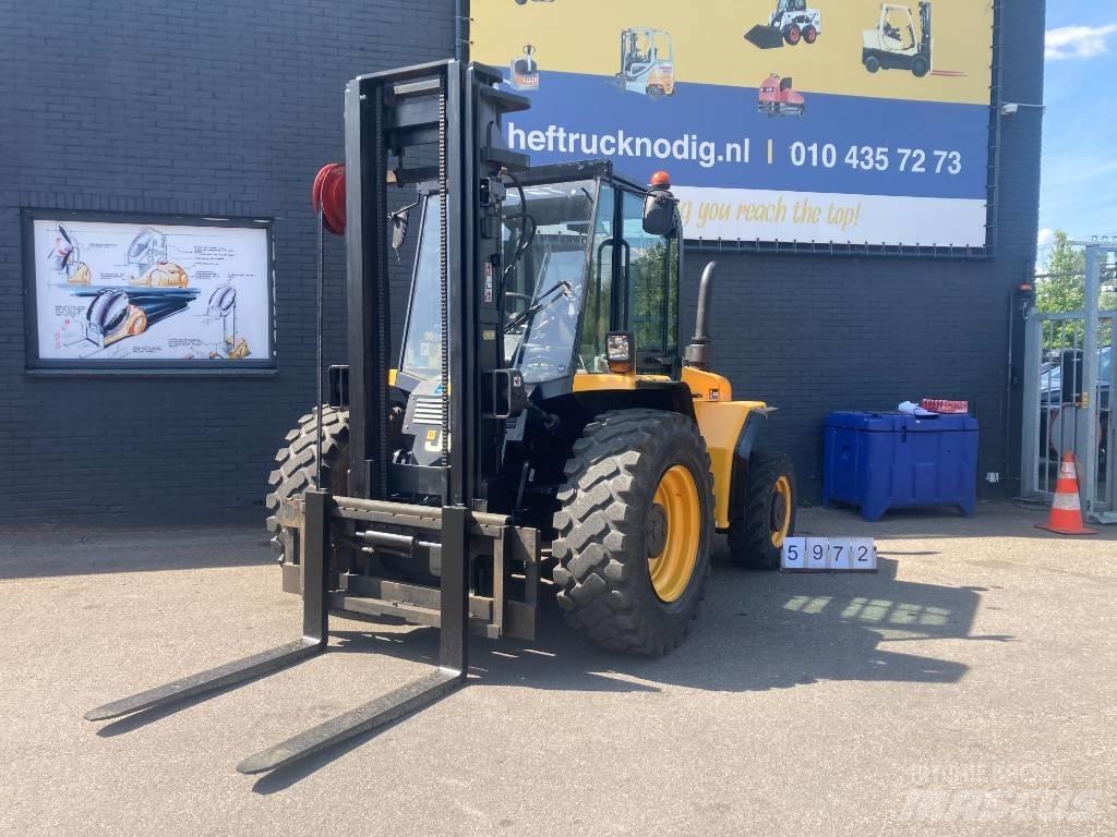 JCB 930-4 Камиони за херавни местности