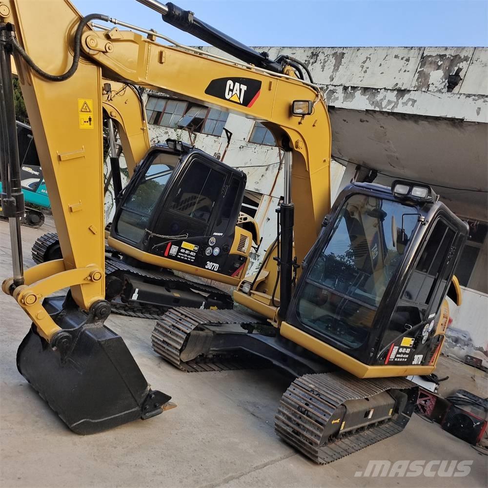 CAT 307 D Средни екскаватори 7т - 12т