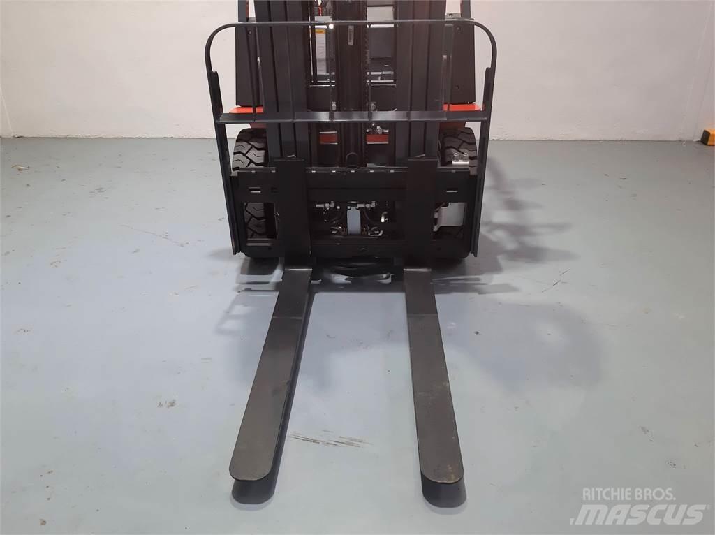 Heli CPCD25 XC26H Дизелови камиони