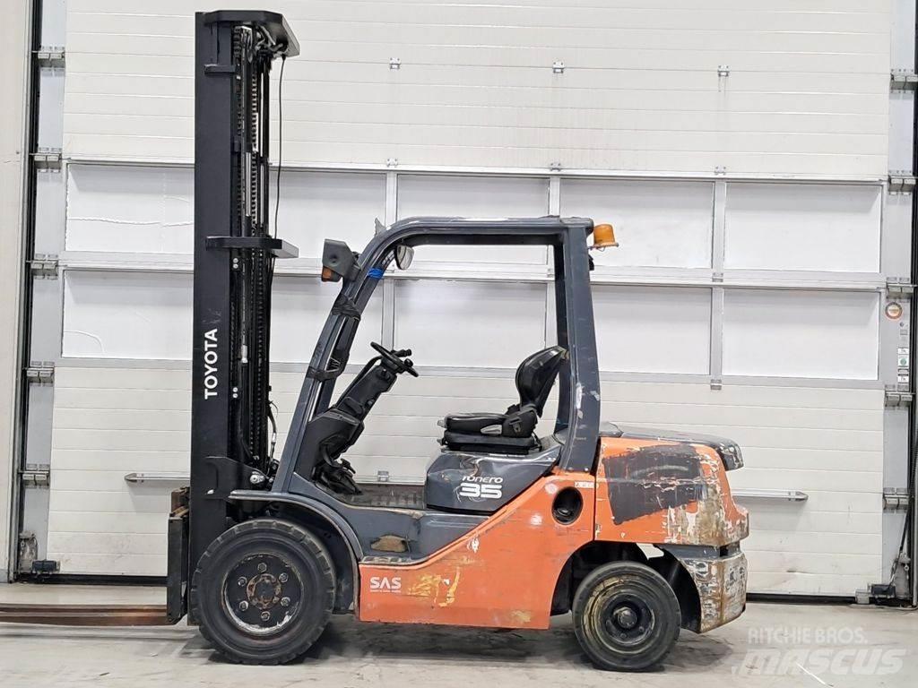 Toyota 02-8FDJF35 Дизелови камиони
