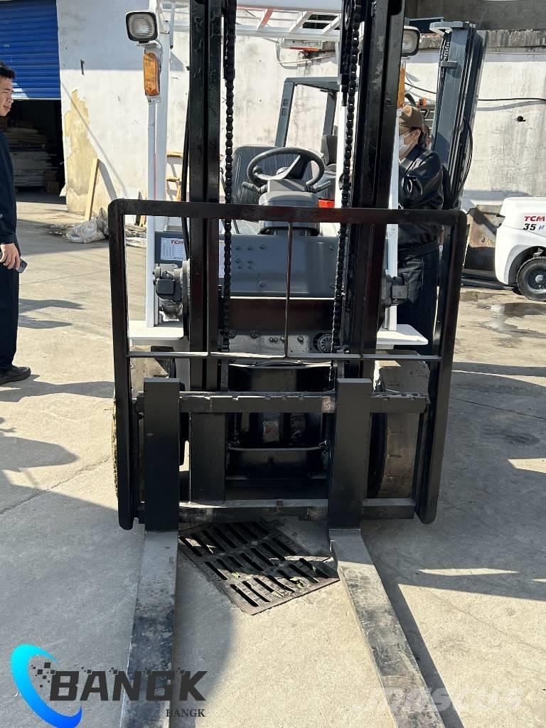 TCM FD30T3C Дизелови камиони