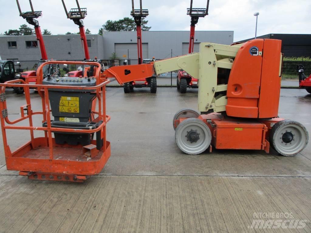 JLG E 300 AJP (718) Компактни самоходни стрелови подемници
