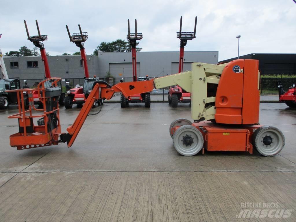 JLG E 300 AJP (718) Компактни самоходни стрелови подемници
