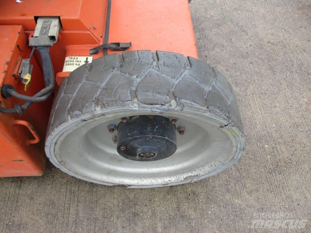 JLG E 300 AJP (718) Компактни самоходни стрелови подемници
