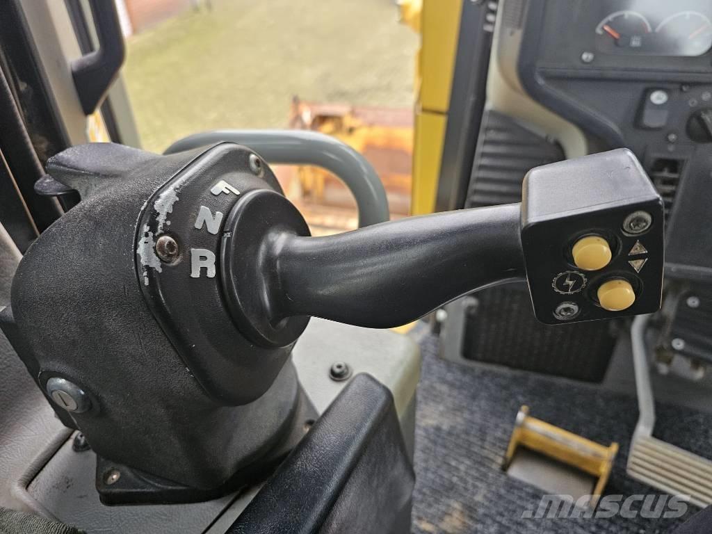 CAT D 6 T LGP Верижни булдозери
