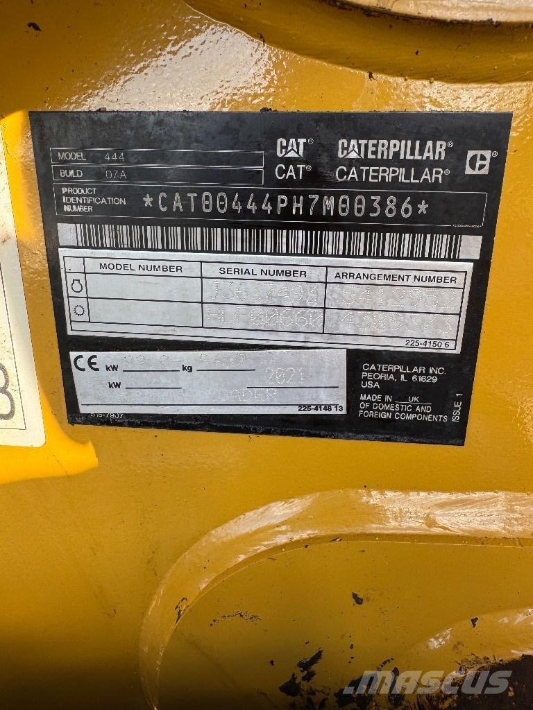 CAT 444 Товарач със заден ексватор