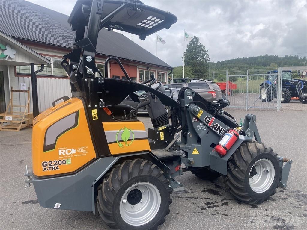 GiANT G2200E Многофункционални товарачи