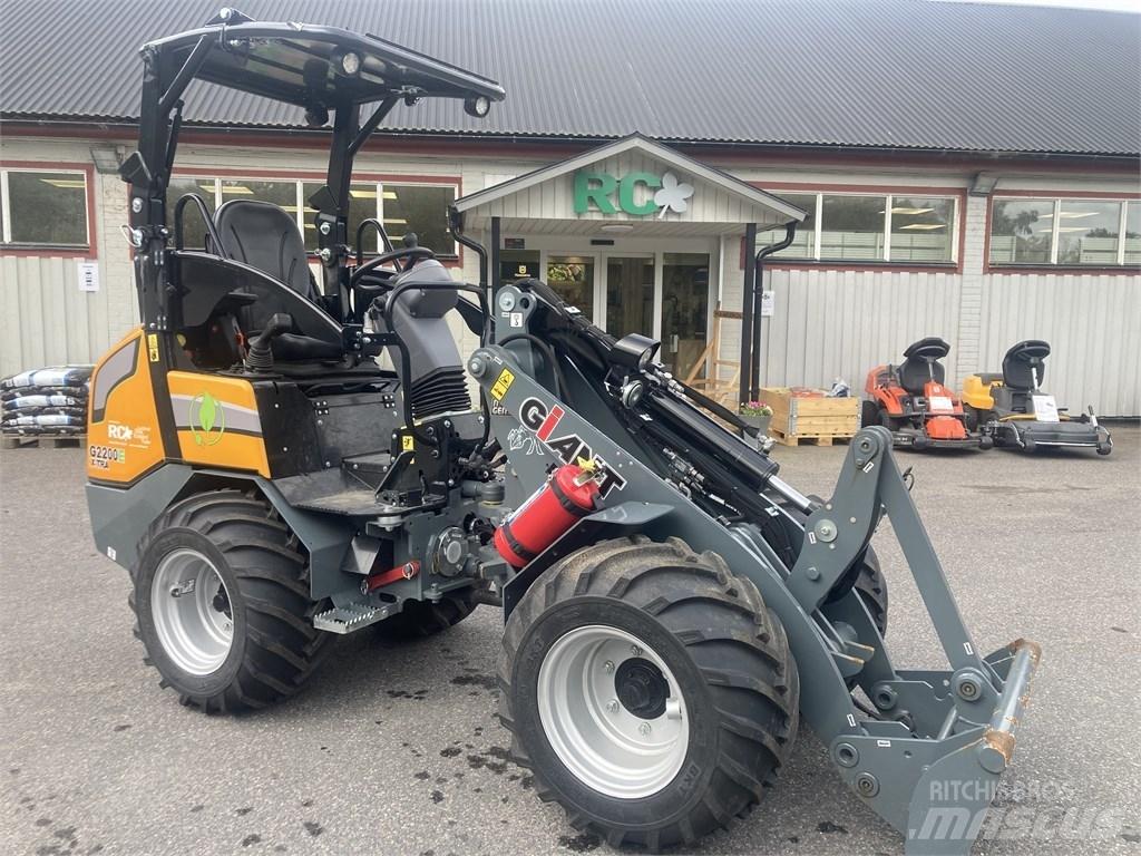 GiANT G2200E Многофункционални товарачи