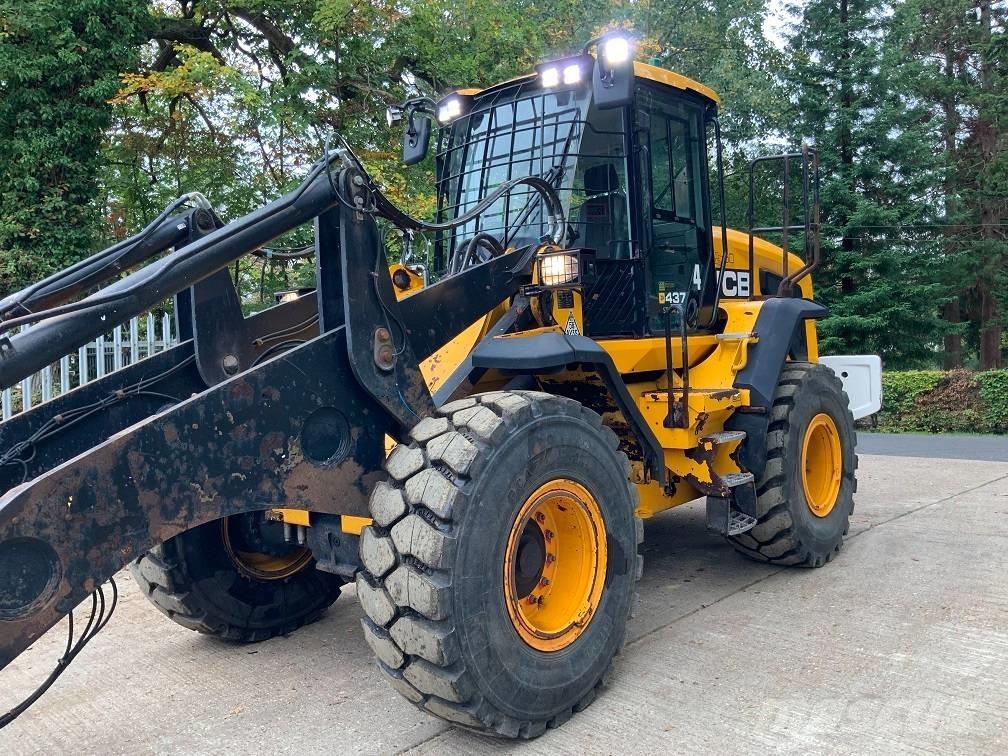 JCB 437 HT Колесни товарачи